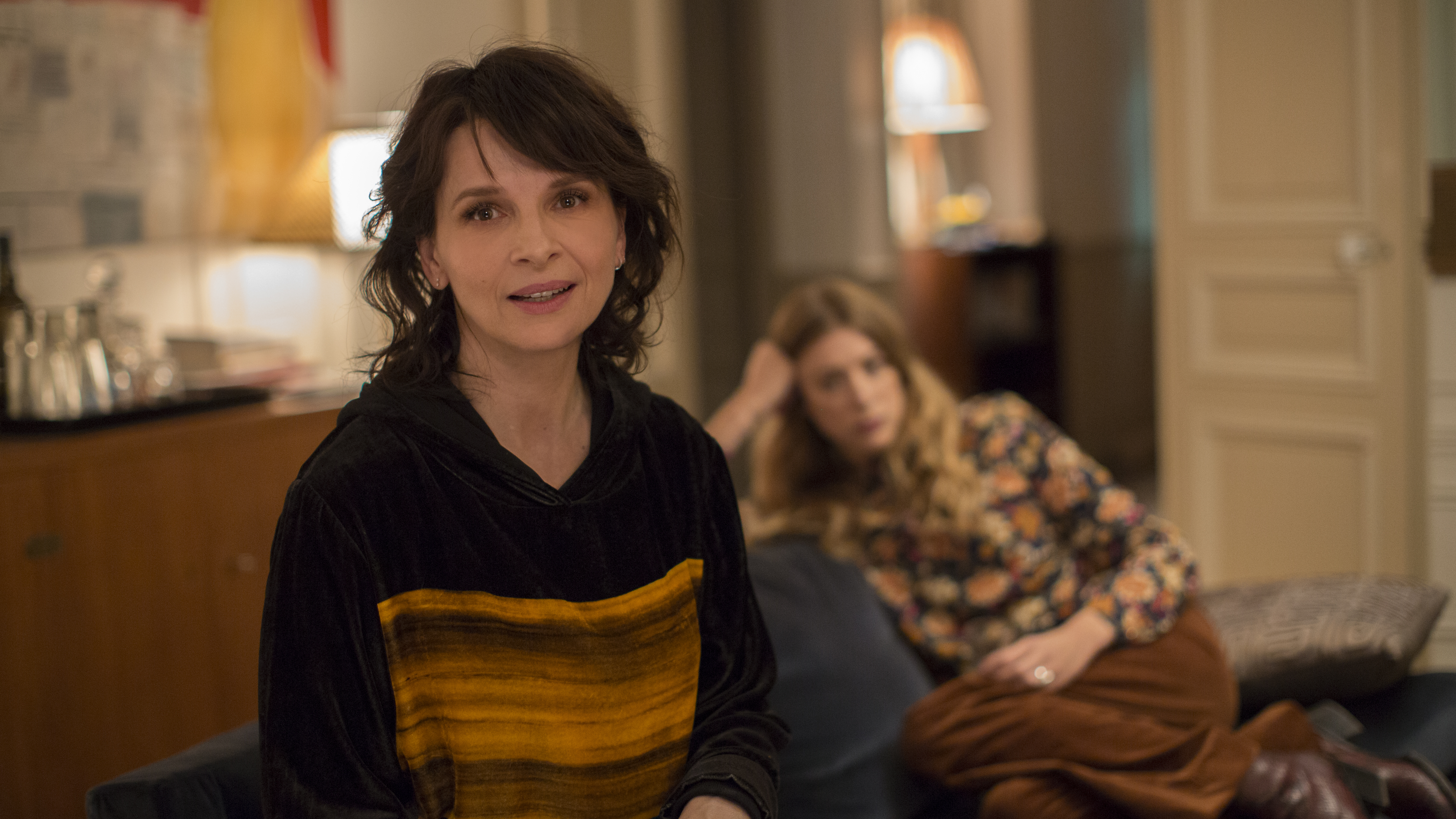 43892-Doubles_vies__Non-fiction__-_Olivier_Assayas__Film_Still___2_