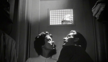 invasion-of-the-bodysnatchers-hiding