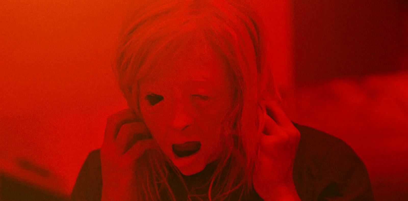push-cover-possessor-antiviral-brandon-cronenberg-david-cronenberg-la-mouche-crash-andrea-riseborough-numero-magazine